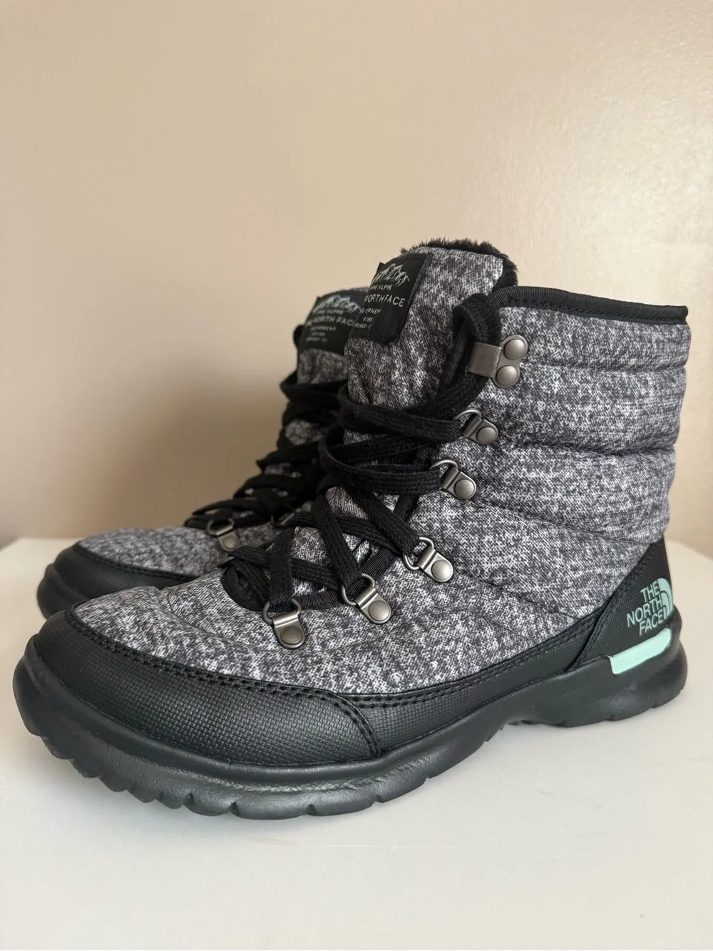 The North Face Women's ThermoBall Lace II Boot Black Grey Puffer Lace-up Size 8